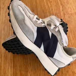 New Balance 327 Sneakers